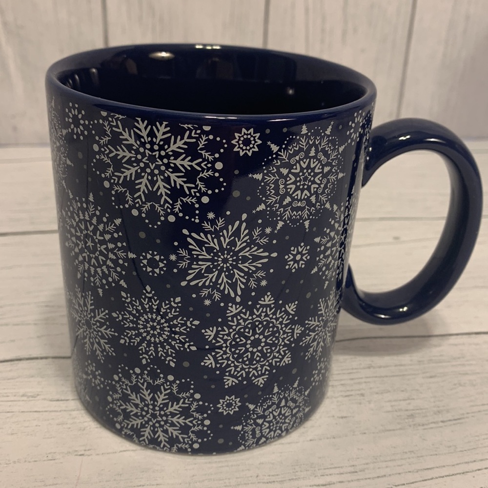 Chic & Tonic Snowflake mug. 16 ounces.
